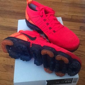 Nike Air VaporMax Flyknit 2  size 10.5